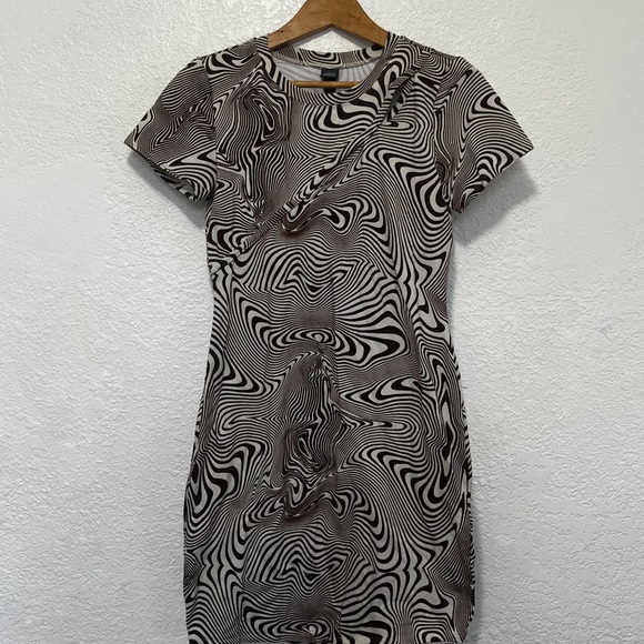 Dopamine Core Brown Stripe Dress - Picture 2 of 8